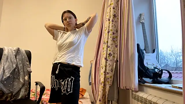 Snapshot of FiorettaFen chatting on November 23, 7:19 am FiorettaFen online show from November 23, 7:19 am