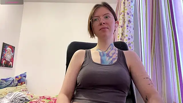 Snapshot of FiorettaFen chatting on November 25, 7:08 am FiorettaFen online show from November 25, 7:08 am