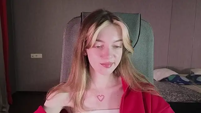 Snapshot of MILLIE_MUR chatting on December 22, 5:37 am MILLIE MUR online show from December 22, 5:37 am