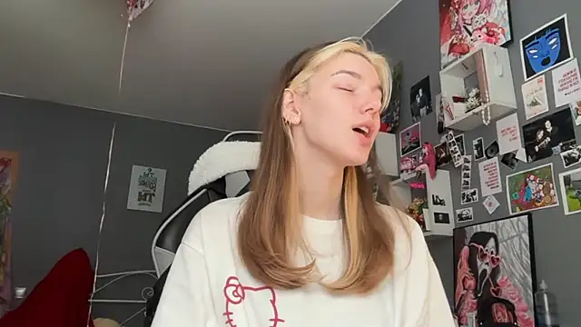 Snapshot of MILLIE_MUR chatting on February 17, 12:12 pm MILLIE MUR online show from February 17, 12:12 pm