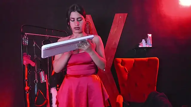 katia slave online show from February 4, 6:47 pm