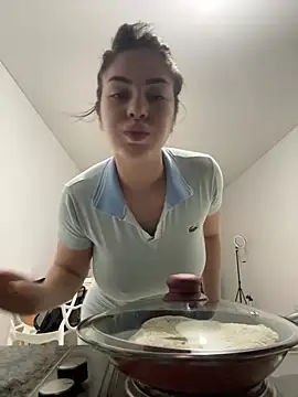 Snapshot of Magui21 chatting on March 17, 11:52 pm Magui21 online show from March 17, 11:52 pm