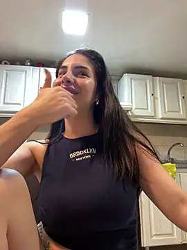 Snapshot of Magui21 chatting on April 3, 5:38 am Magui21 online show from April 3, 5:38 am