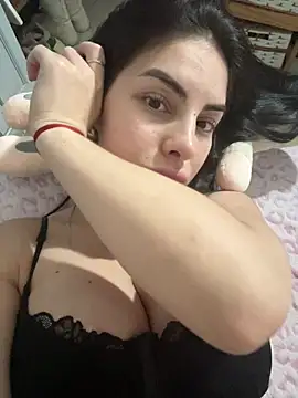 Snapshot of Magui21 chatting on April 4, 3:27 am Magui21 online show from April 4, 3:27 am