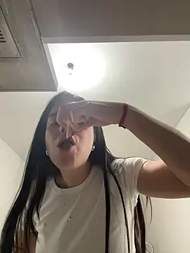 Snapshot of Magui21 chatting on April 7, 1:28 am Magui21 online show from April 7, 1:28 am