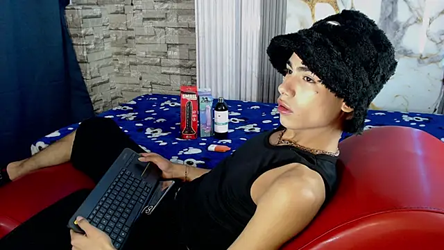 maverickhotson303av online show from December 21, 3:46 am