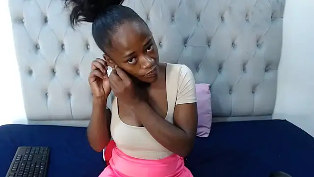 SexyAdelexx online show from February 4, 7:36 am