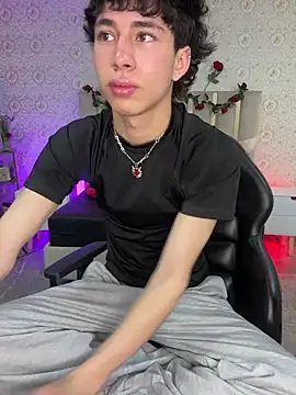 kaelwolf tay online show from March 31, 7:03 pm