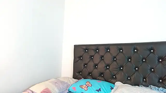 Snapshot of Ameliejoness_ chatting on April 11, 8:57 pm Ameliejoness online show from April 11, 8:57 pm