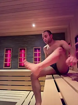 Snapshot of klkmam chatting on December 21, 8:21 am klkmam online show from December 21, 8:21 am