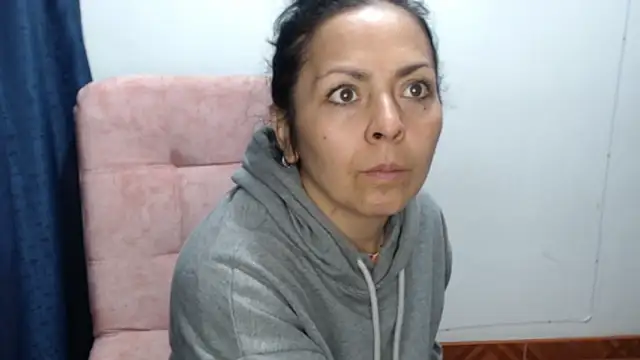 Paolahotty online show from April 3, 5:49 am