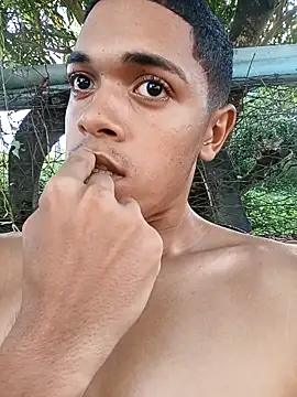 Snapshot of Ruan34635 chatting on April 3, 7:01 pm Ruan34635 online show from April 3, 7:01 pm