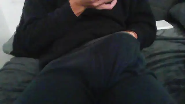 Snapshot of latinman7944 chatting on December 17, 6:19 am latinman7944 online show from December 17, 6:19 am