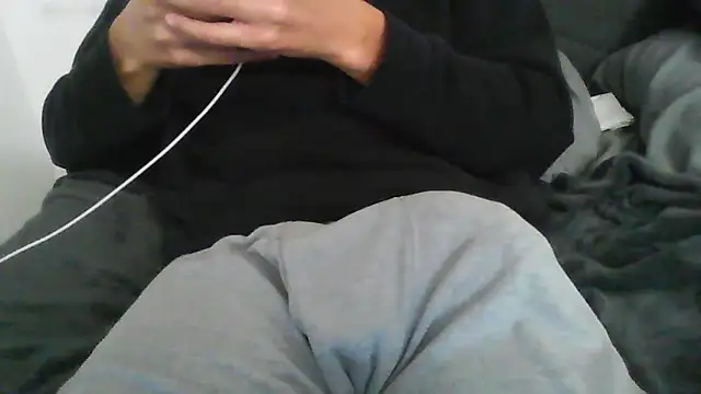 Snapshot of latinman7944 chatting on January 12, 7:24 am latinman7944 online show from January 12, 7:24 am