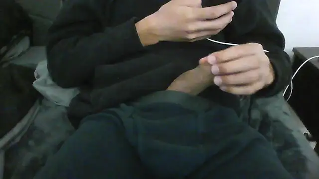 Snapshot of latinman7944 chatting on April 14, 6:41 am latinman7944 online show from April 14, 6:41 am