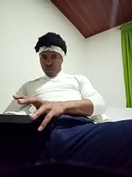 Snapshot of man_black_hot24 chatting on December 18, 11:00 pm man black hot24 online show from December 18, 11:00 pm