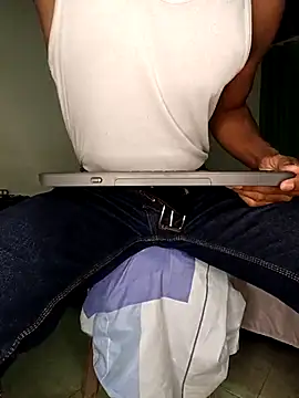 Snapshot of man_black_hot24 chatting on January 17, 1:54 am man black hot24 online show from January 17, 1:54 am