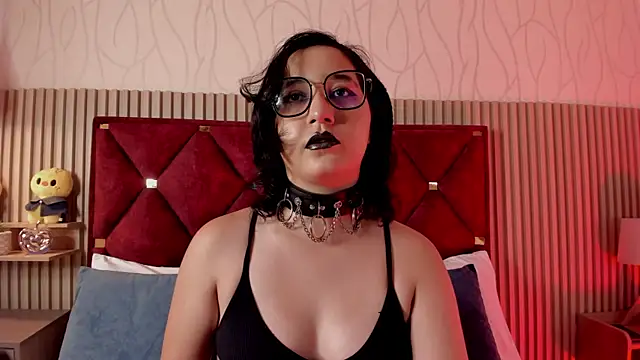 Kiri Velvet online show from June 3, 8:03 pm