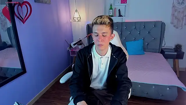 Juaan Diick online show from March 3, 5:52 pm