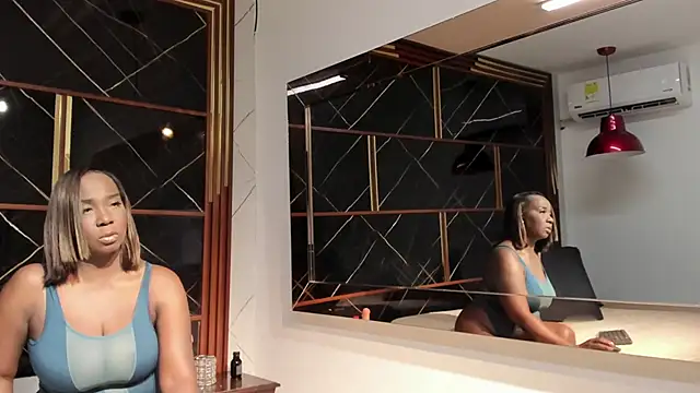 ZoeCollin online show from December 18, 7:31 pm