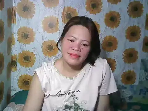 Snapshot of Smilinglovely chatting on January 15, 3:27 pm Smilinglovely online show from January 15, 3:27 pm