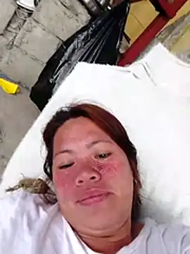 Snapshot of Smilinglovely chatting on February 7, 1:20 am Smilinglovely online show from February 7, 1:20 am