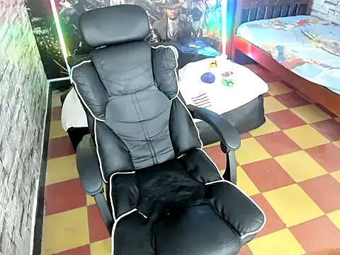 Snapshot of jay_orange chatting on November 28, 7:27 pm jay orange online show from November 28, 7:27 pm