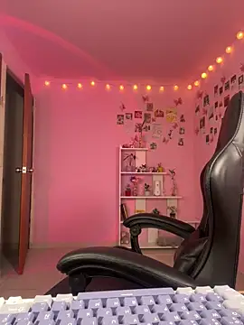 Snapshot of Davne_ chatting on February 20, 2:30 am Davne online show from February 20, 2:30 am