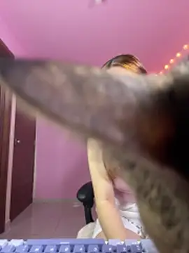 Snapshot of Davne_ chatting on March 13, 6:58 pm Davne online show from March 13, 6:58 pm