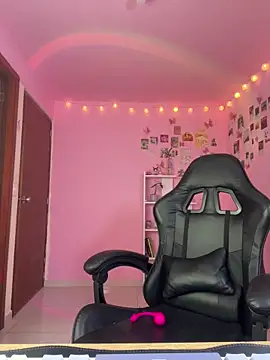 Snapshot of Davne_ chatting on March 22, 10:46 pm Davne online show from March 22, 10:46 pm