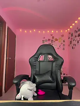 Snapshot of Davne_ chatting on March 29, 8:53 pm Davne online show from March 29, 8:53 pm