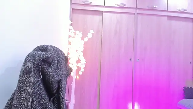 MaddieHunter online show from May 11, 2:34 pm