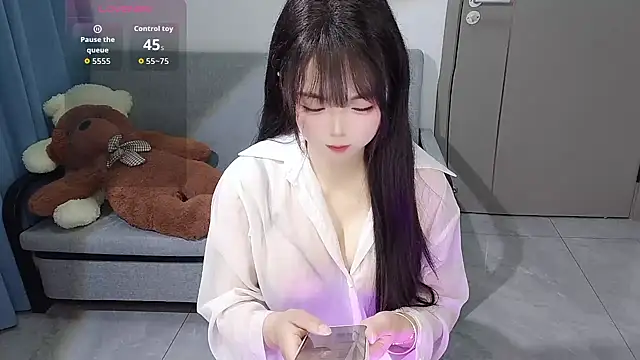 Snapshot of LuLu_bb chatting on April 3, 1:03 am LuLu bb online show from April 3, 1:03 am