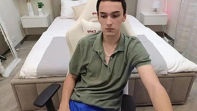 MoonlinSkinn online show from November 26, 8:15 am