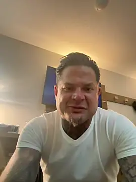 Snapshot of JSizzle13 chatting on April 1, 3:51 am JSizzle13 online show from April 1, 3:51 am