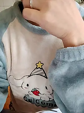 HanniZii online show from December 2, 3:56 am