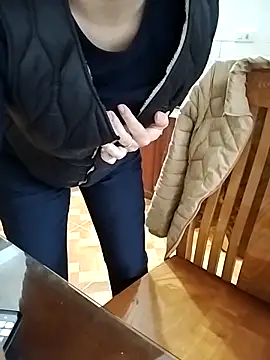 HanniZii online show from December 3, 1:13 am