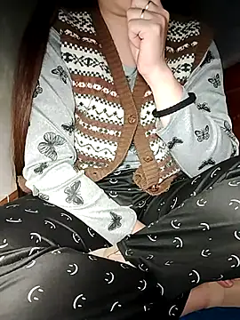 HanniZii online show from December 3, 4:05 pm