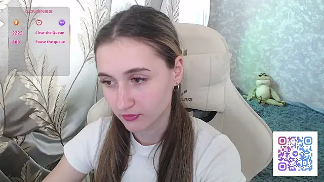 Snapshot of Ave_Costly chatting on March 27, 9:32 am Ave Costly online show from March 27, 9:32 am