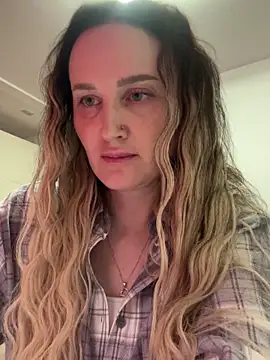 Snapshot of TomilaSi chatting on November 25, 6:52 pm TomilaSi online show from November 25, 6:52 pm