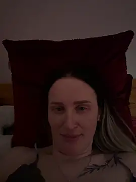 Snapshot of TomilaSi chatting on December 18, 11:33 pm TomilaSi online show from December 18, 11:33 pm