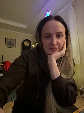 Snapshot of TomilaSi chatting on December 19, 11:45 pm TomilaSi online show from December 19, 11:45 pm