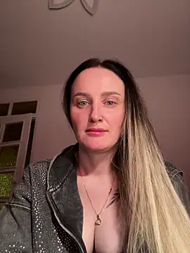 Snapshot of TomilaSi chatting on December 20, 8:49 pm TomilaSi online show from December 20, 8:49 pm