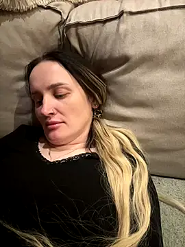 Snapshot of TomilaSi chatting on January 5, 5:27 pm TomilaSi online show from January 5, 5:27 pm