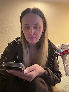 Snapshot of TomilaSi chatting on January 6, 4:00 pm TomilaSi online show from January 6, 4:00 pm