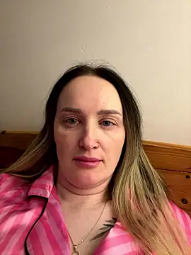 Snapshot of TomilaSi chatting on January 7, 9:50 pm TomilaSi online show from January 7, 9:50 pm