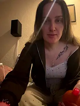 Snapshot of TomilaSi chatting on January 9, 5:26 pm TomilaSi online show from January 9, 5:26 pm