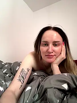 Snapshot of TomilaSi chatting on January 10, 10:17 am TomilaSi online show from January 10, 10:17 am