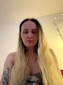 Snapshot of TomilaSi chatting on January 11, 2:11 pm TomilaSi online show from January 11, 2:11 pm