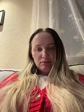 Snapshot of TomilaSi chatting on January 13, 5:40 pm TomilaSi online show from January 13, 5:40 pm